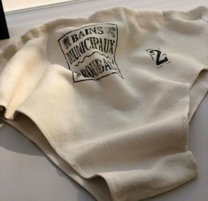 Papoter sans faim - Les objets de la piscine